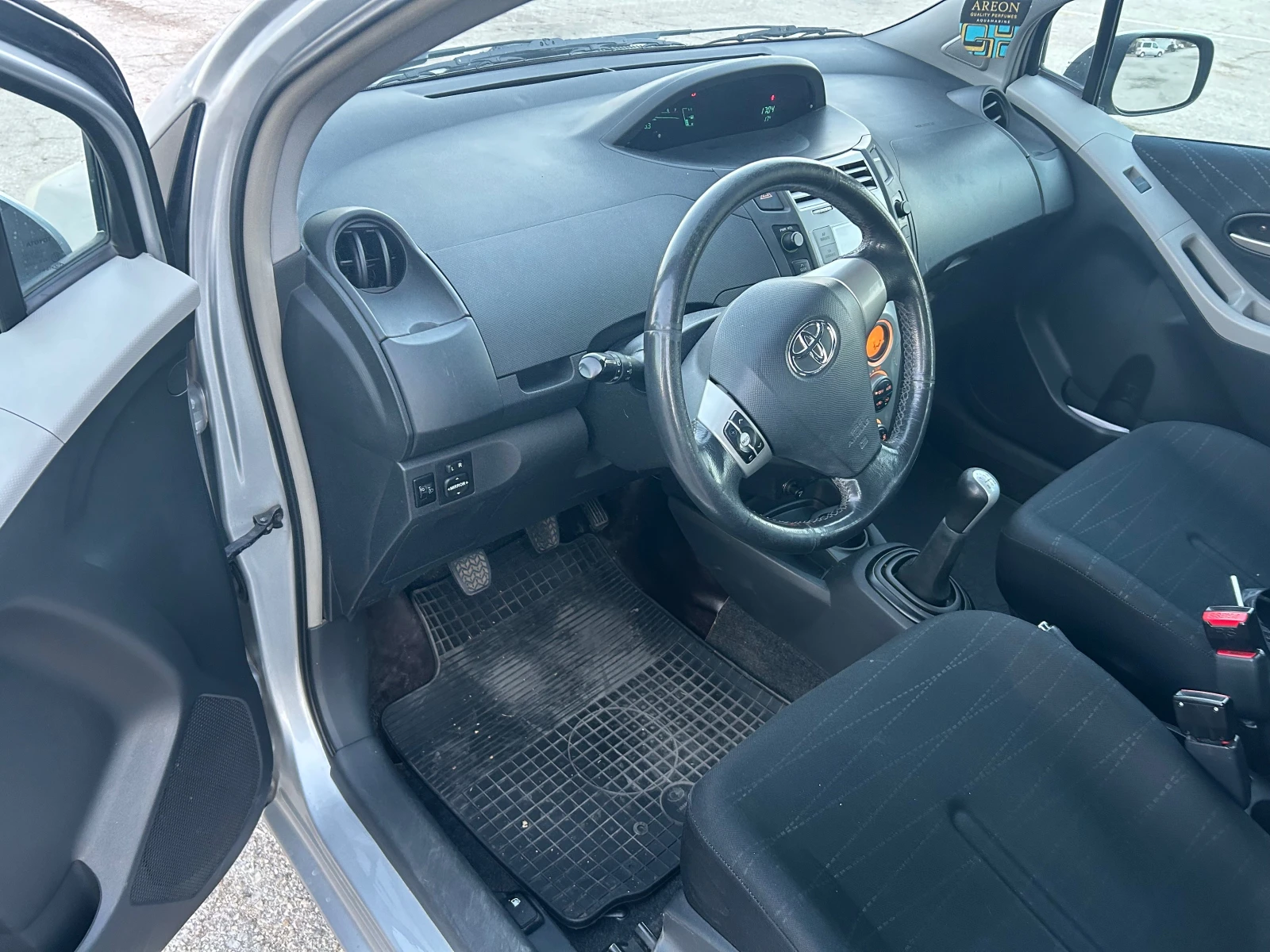 Toyota Yaris vvti - изображение 7