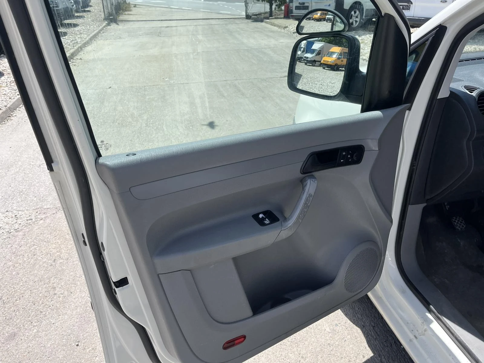 VW Caddy 2.0SDI - изображение 10