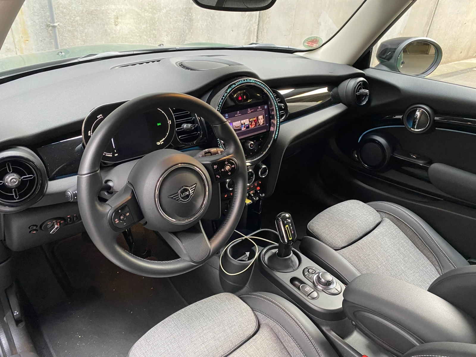 Mini Cooper SE British Racing Green  - изображение 8