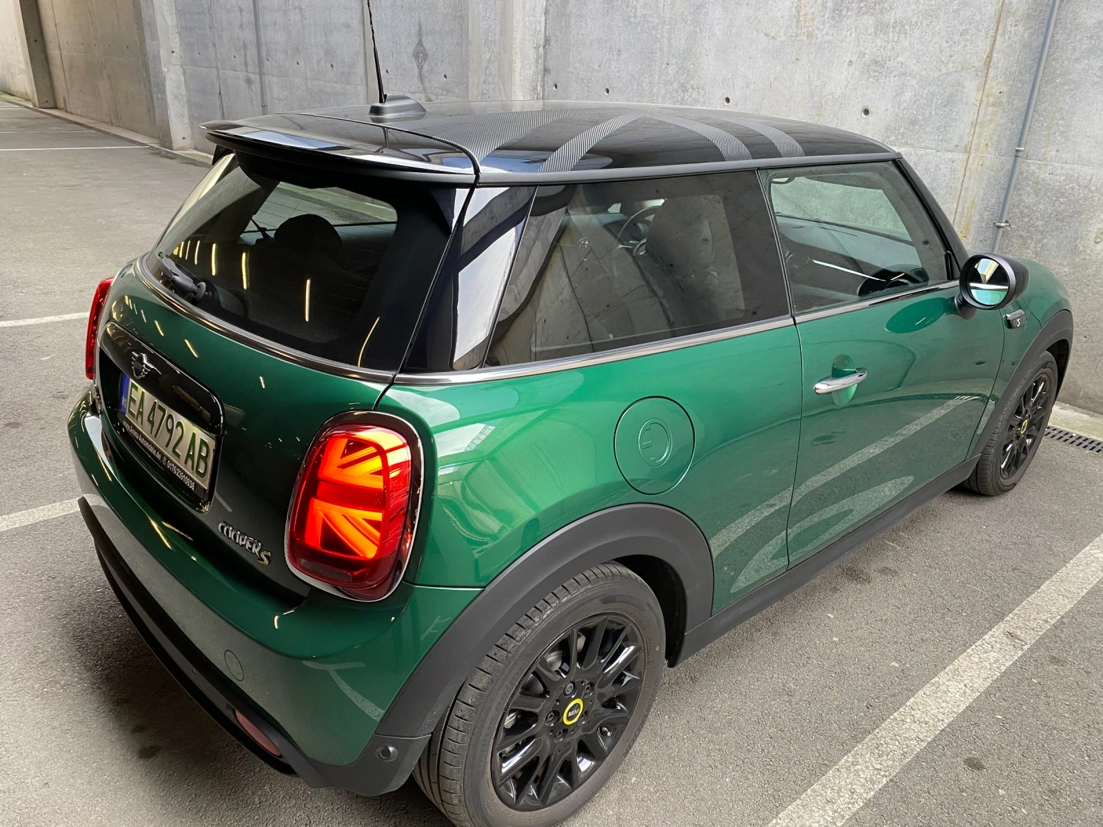 Mini Cooper SE British Racing Green  - изображение 5