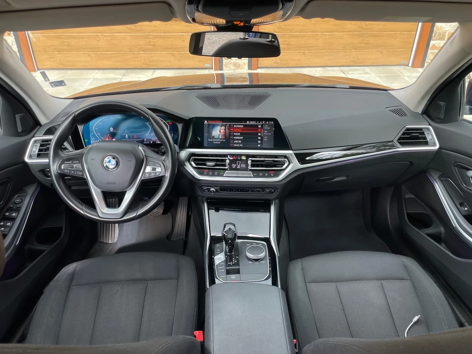 BMW 320 ТОП ЦЕНА! SPORT/ VIRTUAL/ KEYLESS/AMBIENT/ PODGREV - изображение 8