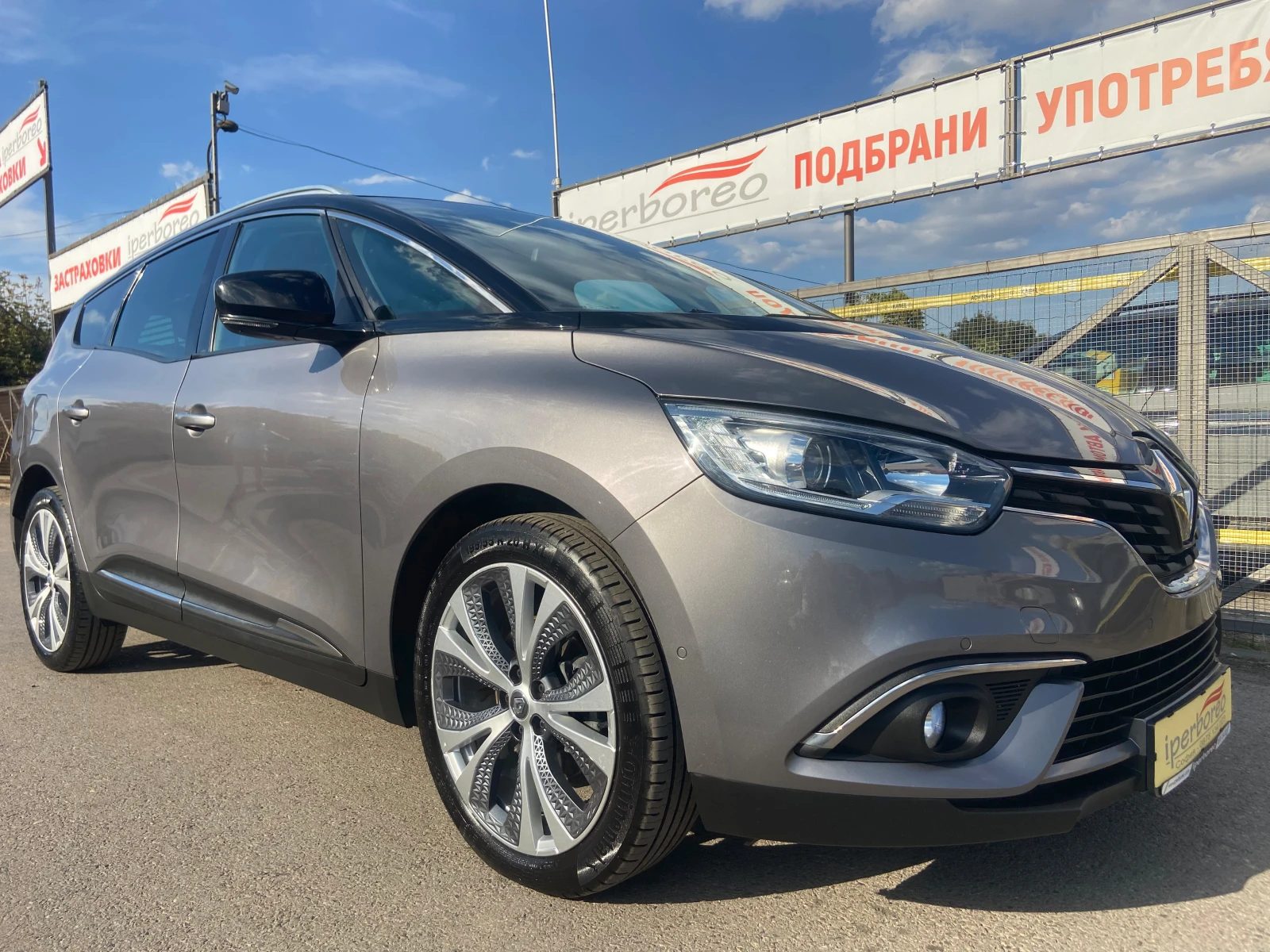 Renault Grand scenic Изключително запазен! - изображение 3