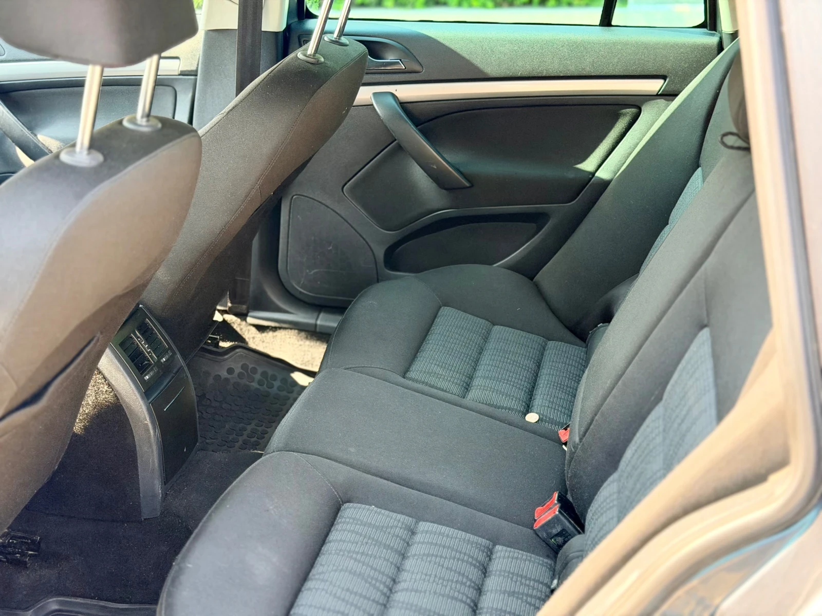 Skoda Octavia 1.6 TDI 105, снимка 12 - Автомобили и джипове - 53831158