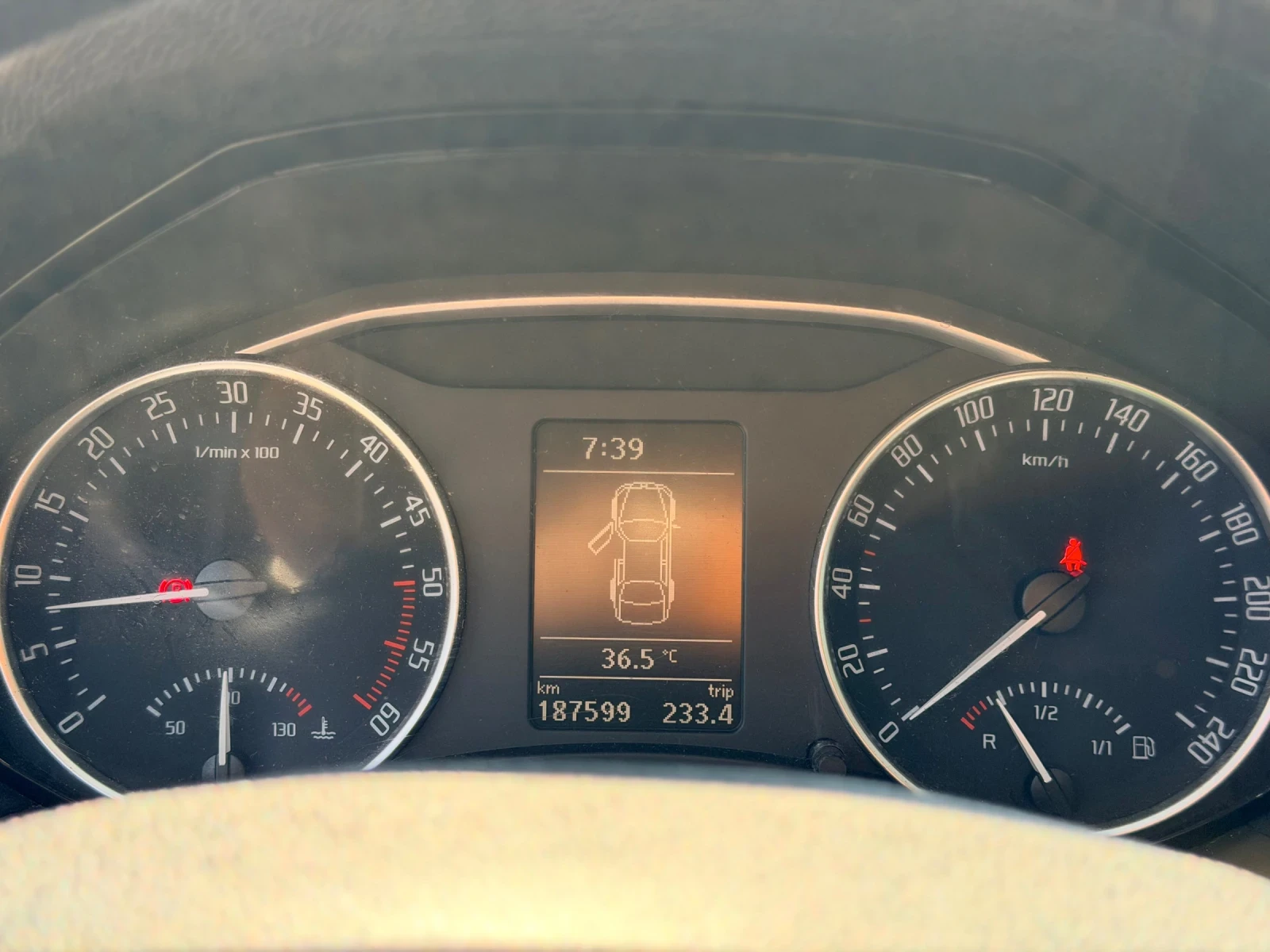 Skoda Octavia 1.6 TDI 105, снимка 10 - Автомобили и джипове - 53831158