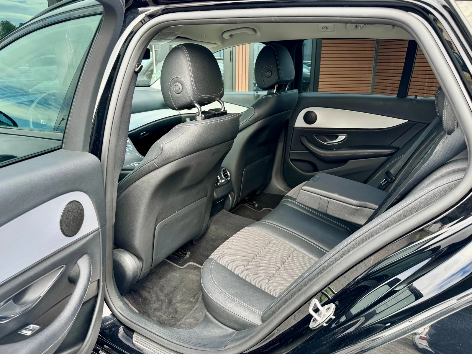 Mercedes-Benz E 300 Plug In Hybrid* 9G-TRONIC* Лизинг, снимка 8 - Автомобили и джипове - 54406264