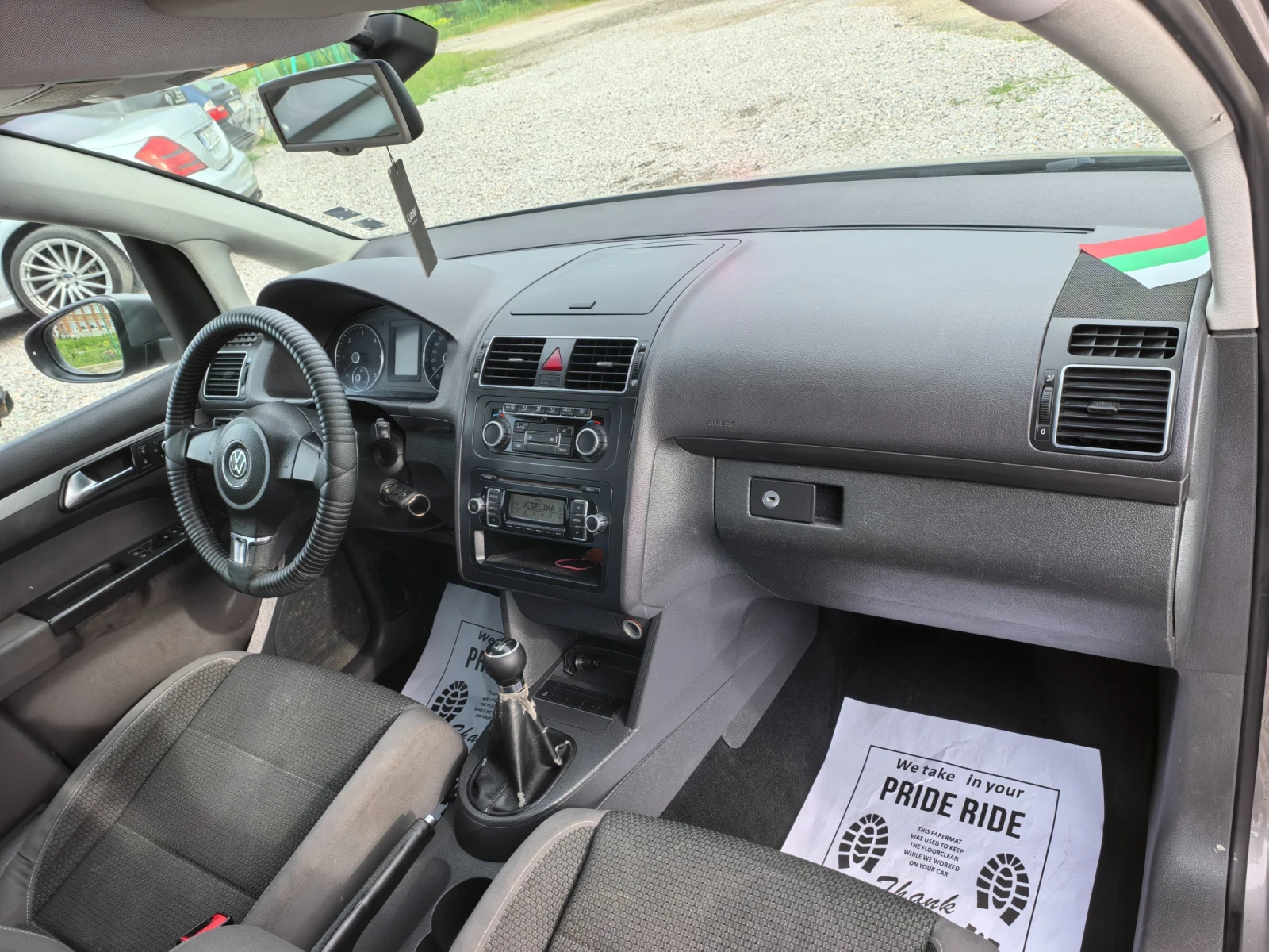 VW Touran 1.6 TDI * 105 к.с * 6+ 1 места, снимка 9 - Автомобили и джипове - 54415517
