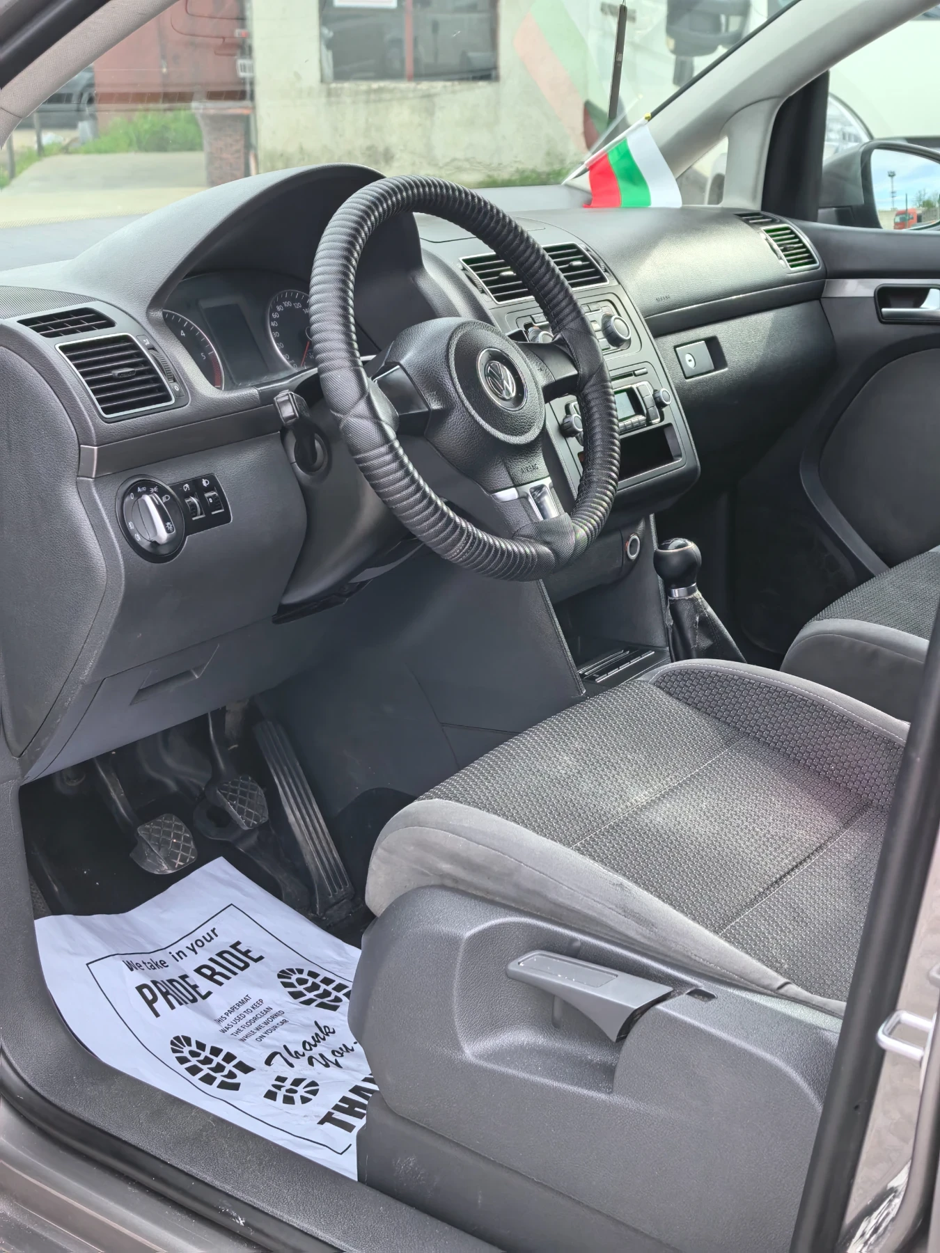 VW Touran 1.6 TDI * 105 к.с * 6+ 1 места, снимка 7 - Автомобили и джипове - 54415517