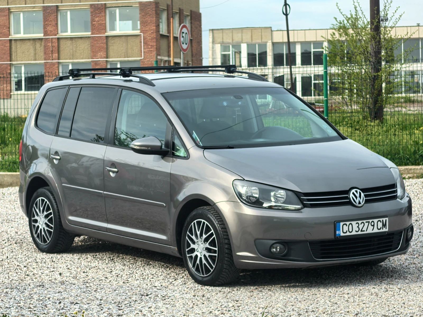 VW Touran 1.6 TDI * 105 к.с * 6+ 1 места, снимка 3 - Автомобили и джипове - 54415517