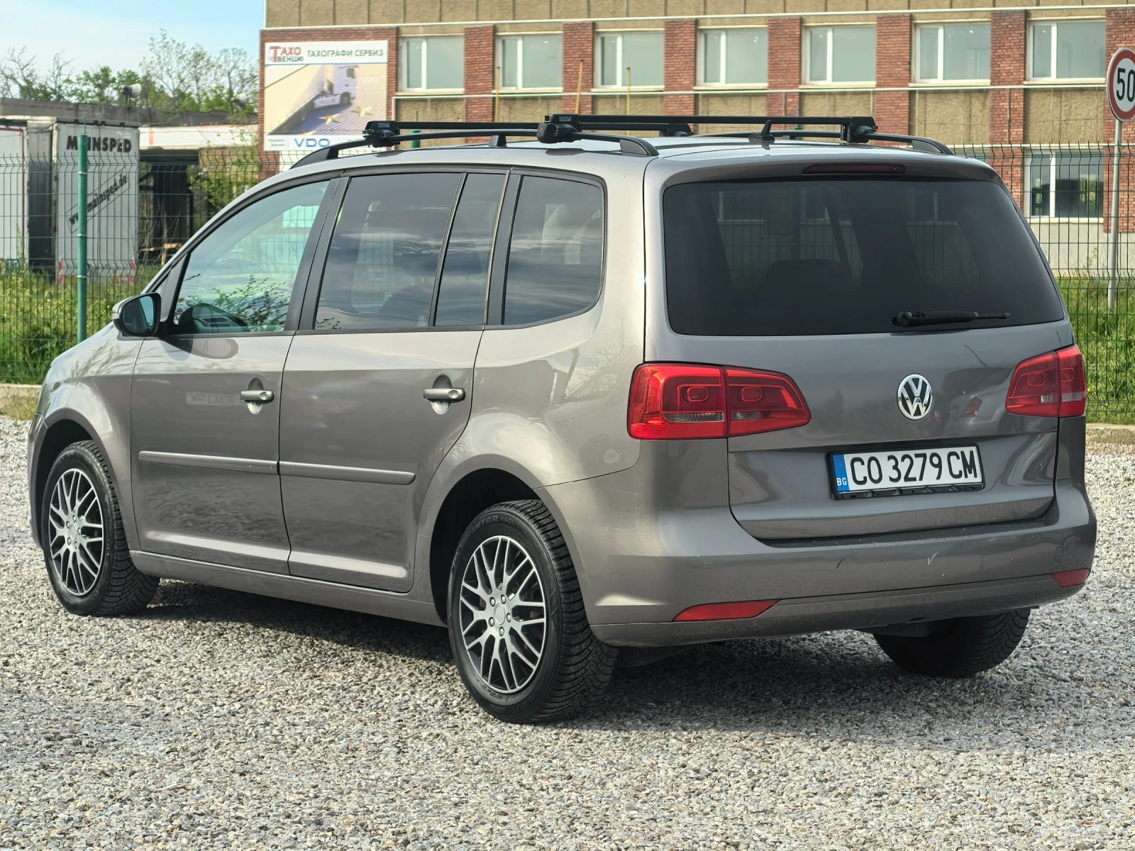 VW Touran 1.6 TDI * 105 к.с * 6+ 1 места, снимка 4 - Автомобили и джипове - 54415517