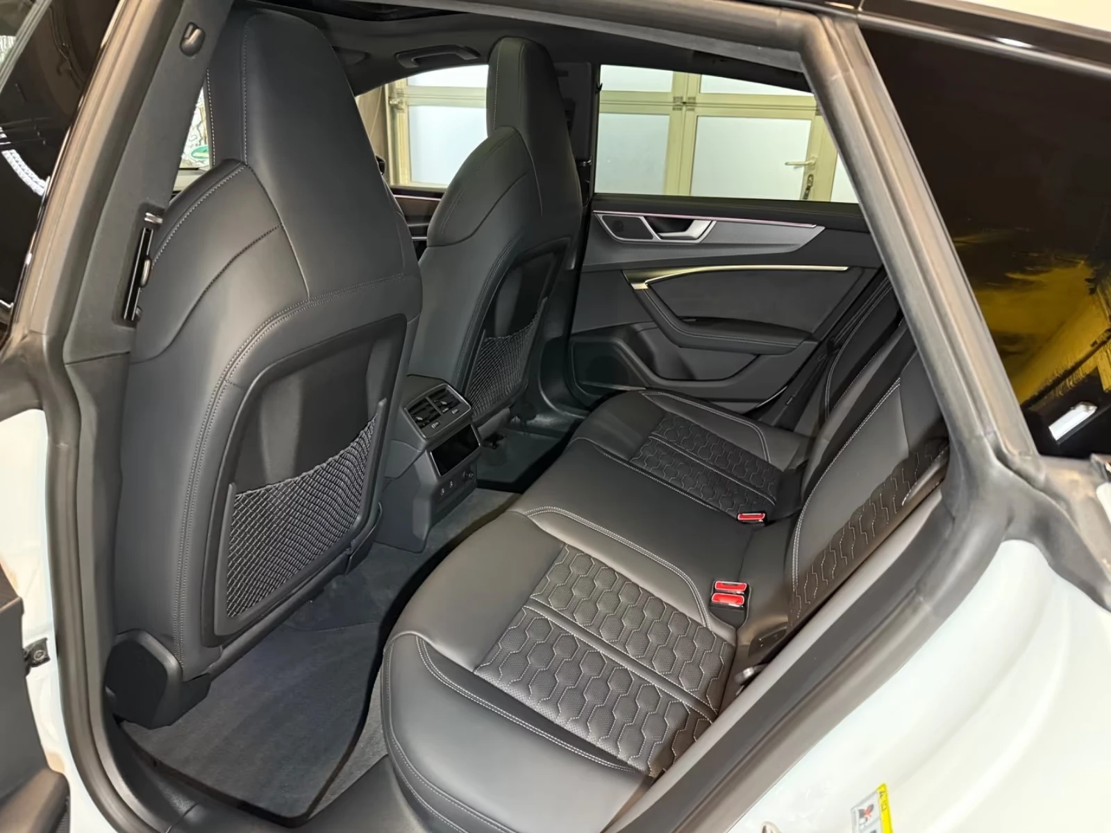 Audi Rs7 CERAMIC / B&O / 360 / HUD / MATRIX / PANO/ VIRTUAL, снимка 16 - Автомобили и джипове - 55129085