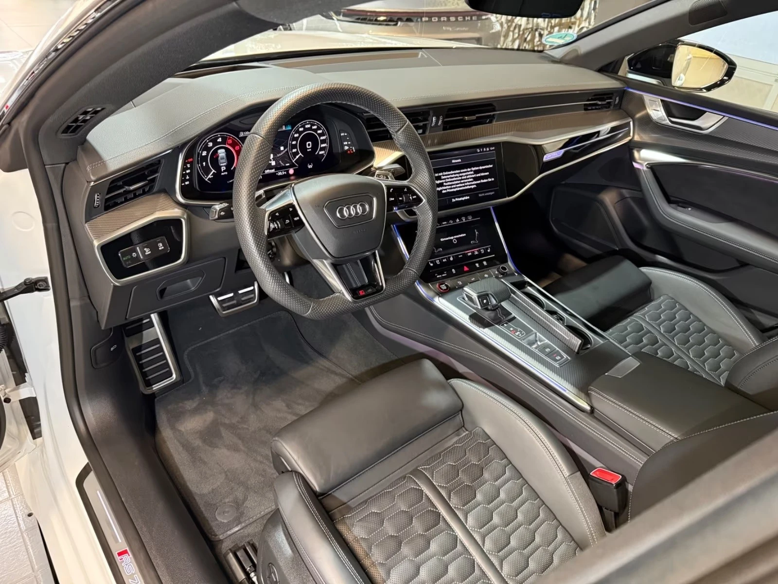 Audi Rs7 CERAMIC / B&O / 360 / HUD / MATRIX / PANO/ VIRTUAL, снимка 11 - Автомобили и джипове - 55129085