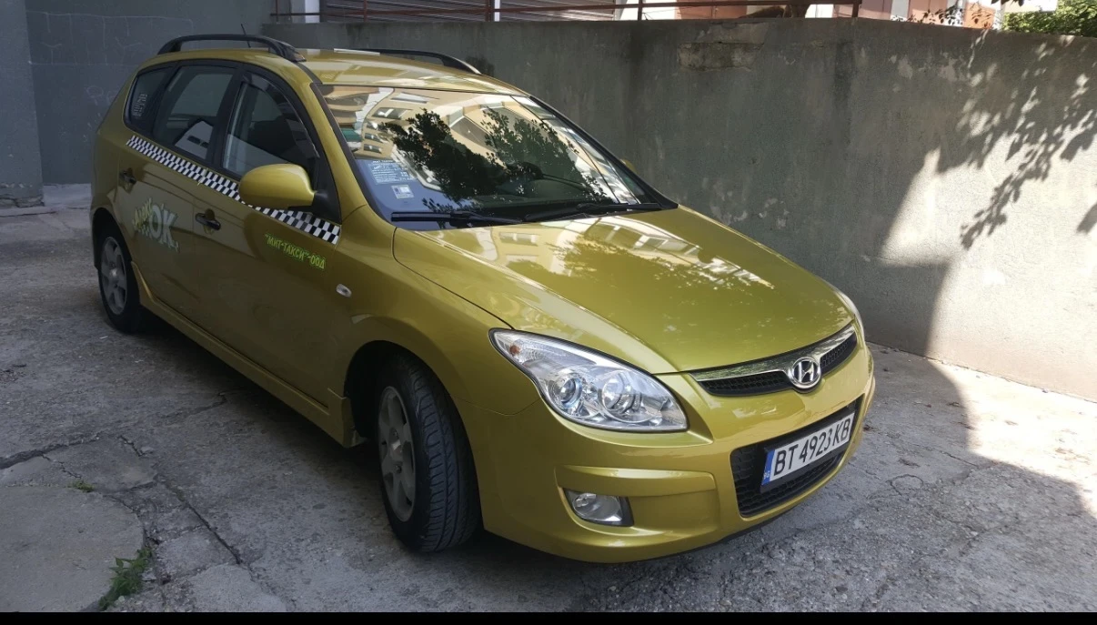 Hyundai I30 1600 CRDi, снимка 3 - Автомобили и джипове - 55879646