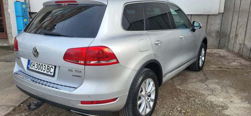 VW Touareg Обслужен* , снимка 2 - Автомобили и джипове - 49441559