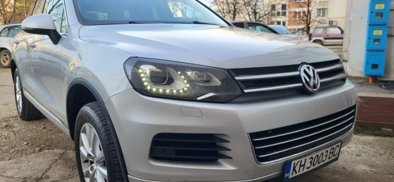 VW Touareg Обслужен* , снимка 1 - Автомобили и джипове - 49441559