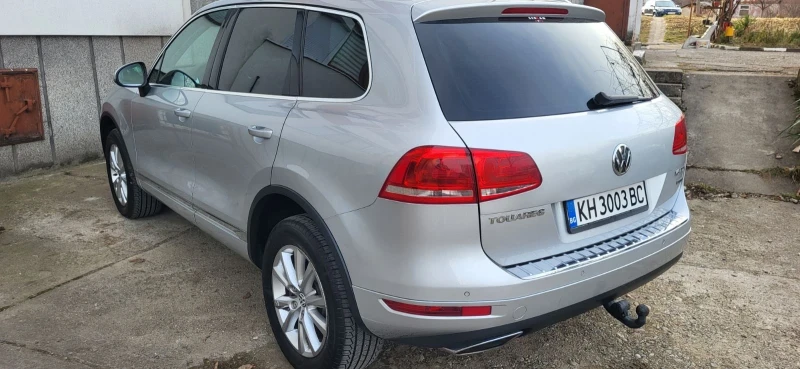 VW Touareg Обслужен* , снимка 3 - Автомобили и джипове - 49441559