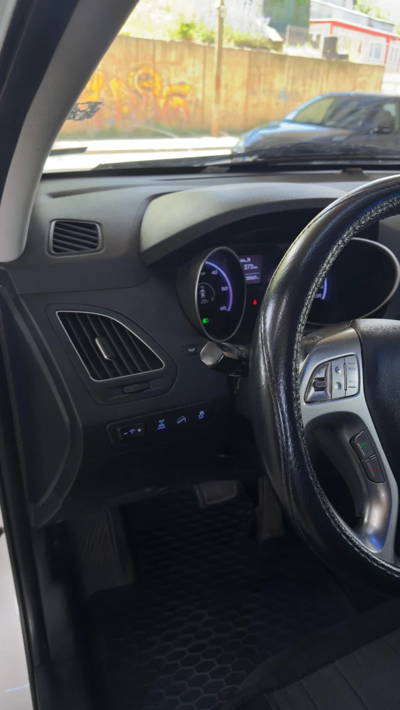Hyundai IX35, снимка 12 - Автомобили и джипове - 52714943