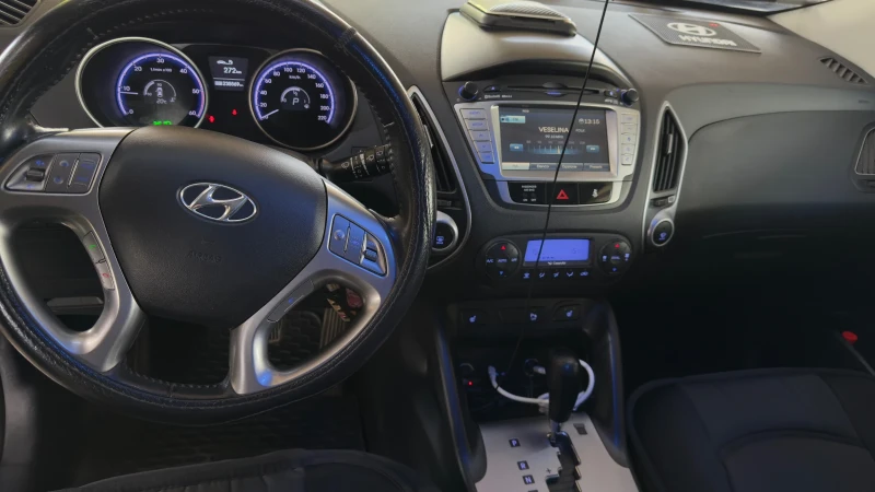 Hyundai IX35, снимка 13 - Автомобили и джипове - 52714943