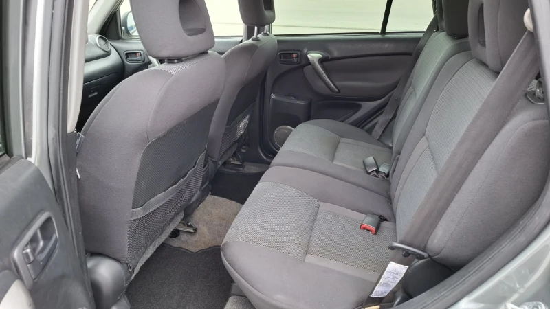 Toyota Rav4 2.0 D-4D* 4x4, снимка 10 - Автомобили и джипове - 53176060