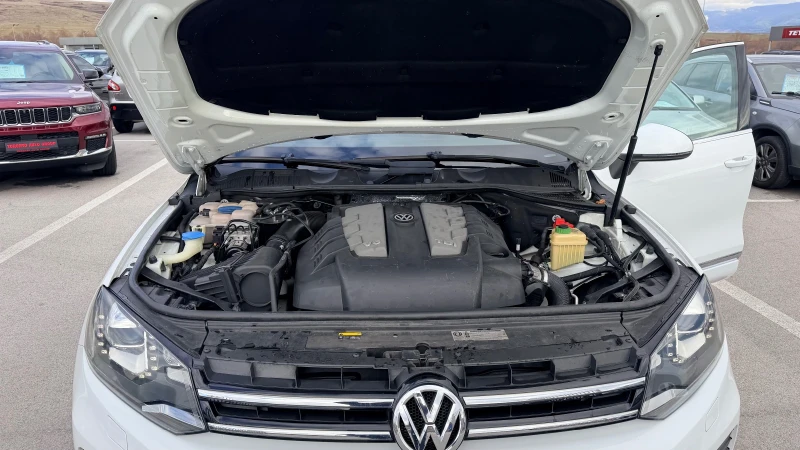VW Touareg, снимка 13 - Автомобили и джипове - 53407573