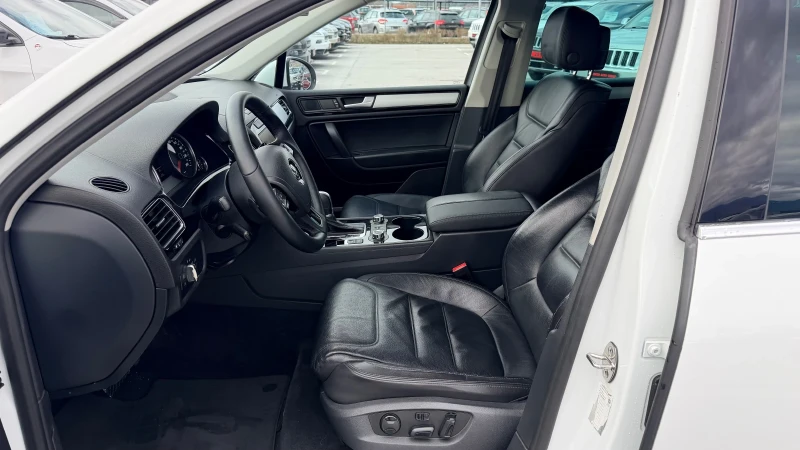 VW Touareg, снимка 8 - Автомобили и джипове - 53407573