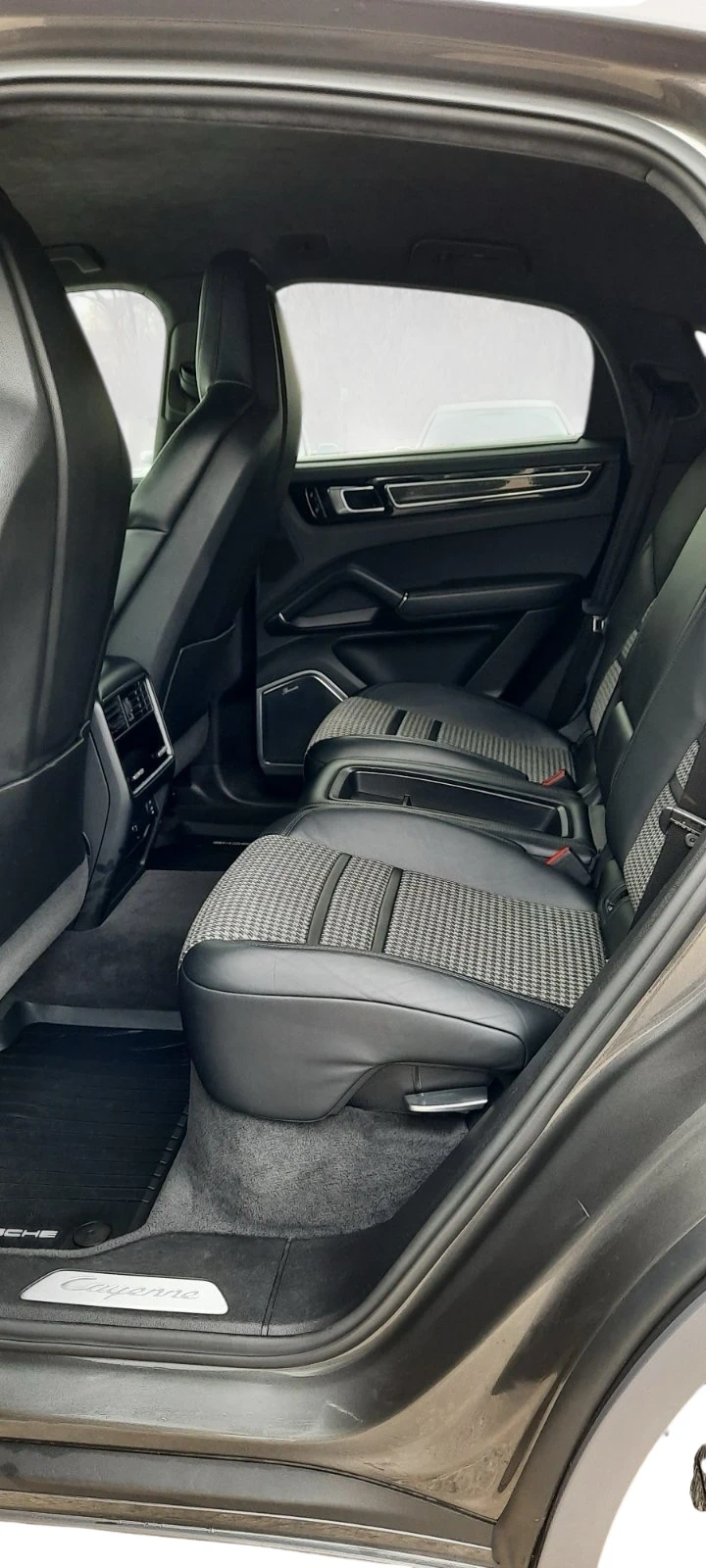 Porsche Cayenne S Carbon/22/Night Vision/Soft-close/rear axle/Burm - изображение 10