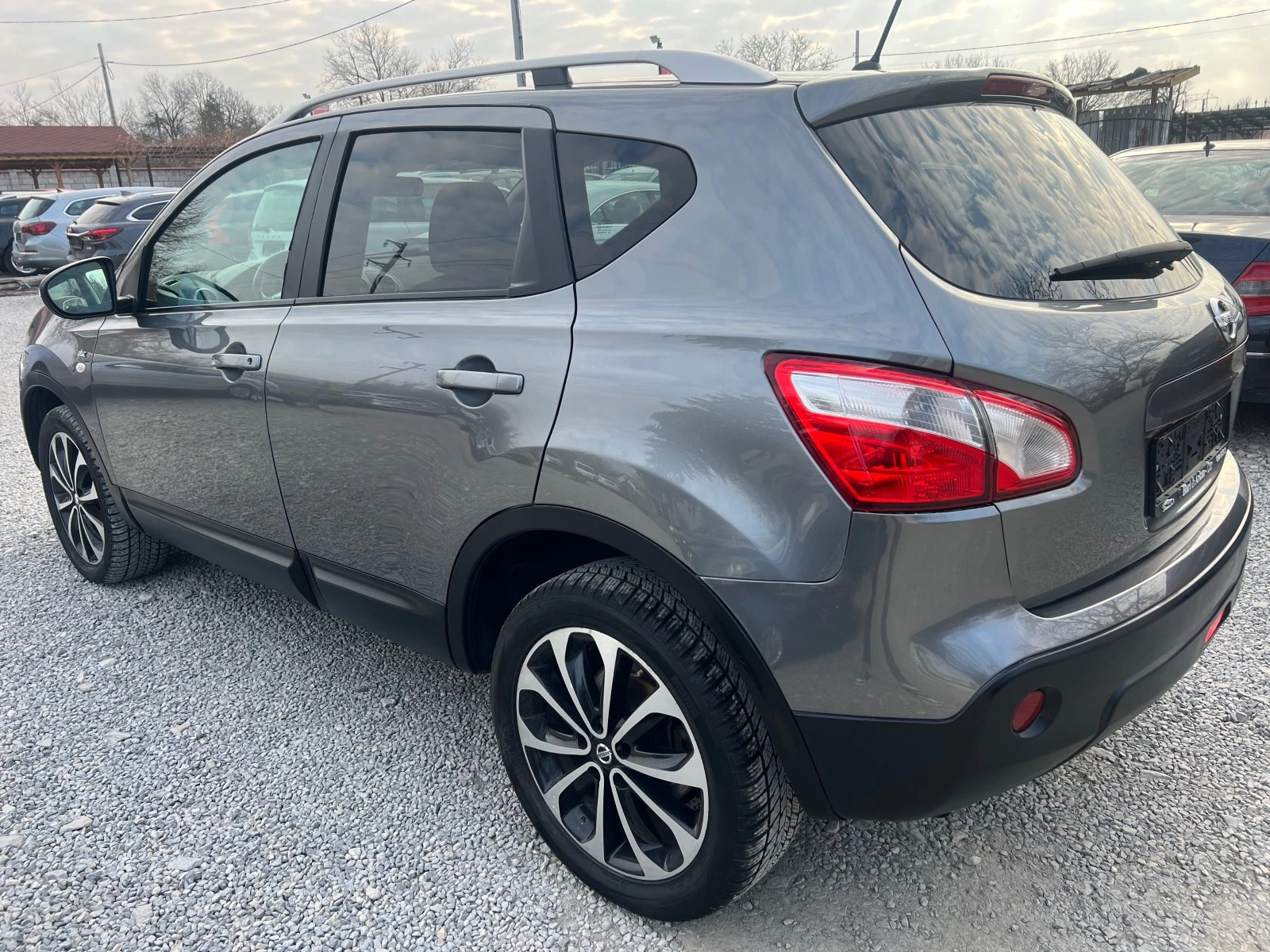 Nissan Qashqai 2.0D-150 К.С-АВТОМАТИК-ПАНОРАМА-КАМЕРА-4Х4- - изображение 4