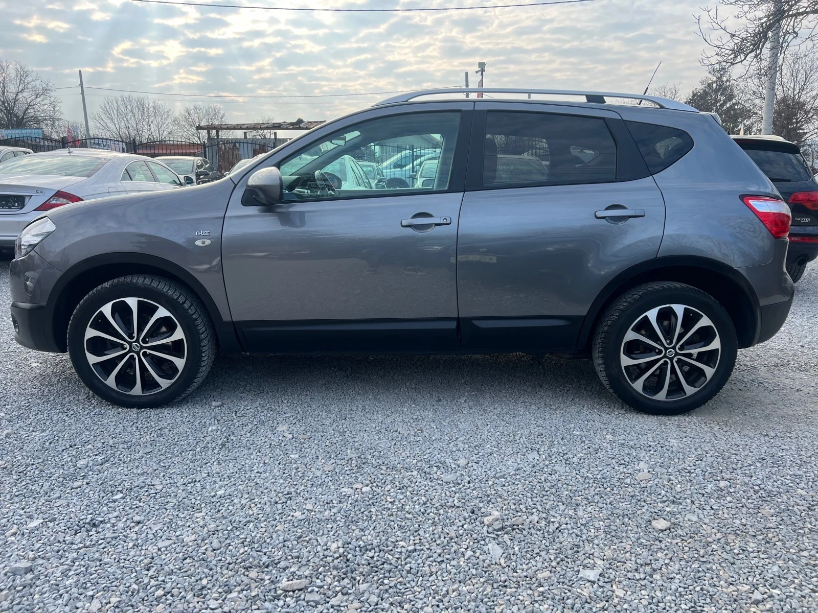 Nissan Qashqai 2.0D-150 К.С-АВТОМАТИК-ПАНОРАМА-КАМЕРА-4Х4- - изображение 3