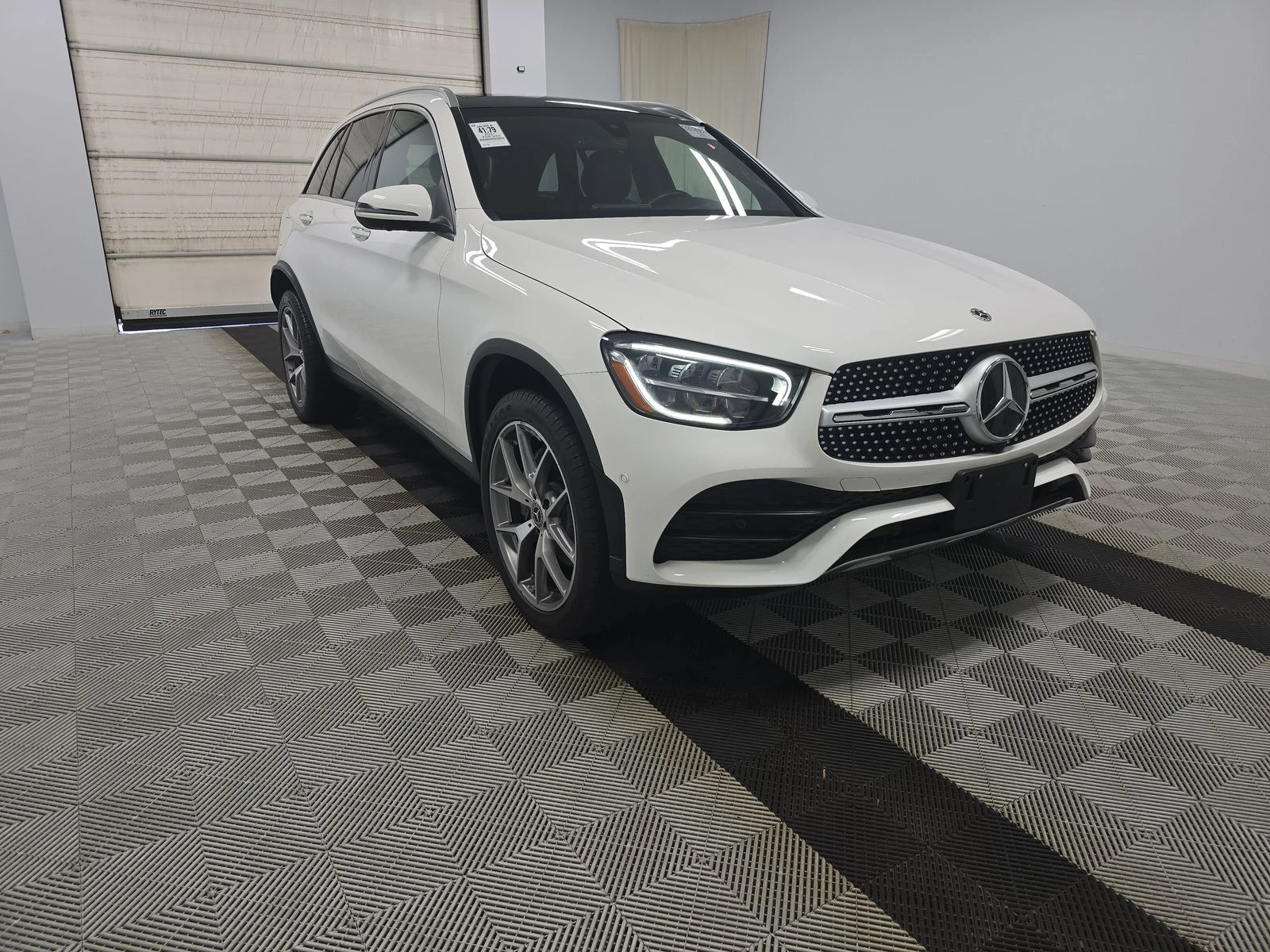 Mercedes-Benz GLC AMG PACK* DIGITAL* 360* BURMASTER* AMBIENT* PANO*  - изображение 3