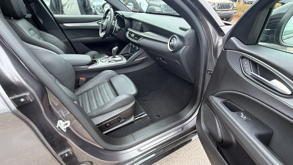 Alfa Romeo Stelvio Veloce RWD* АвтоКредит* (Цена до БГ), снимка 17 - Автомобили и джипове - 53782237