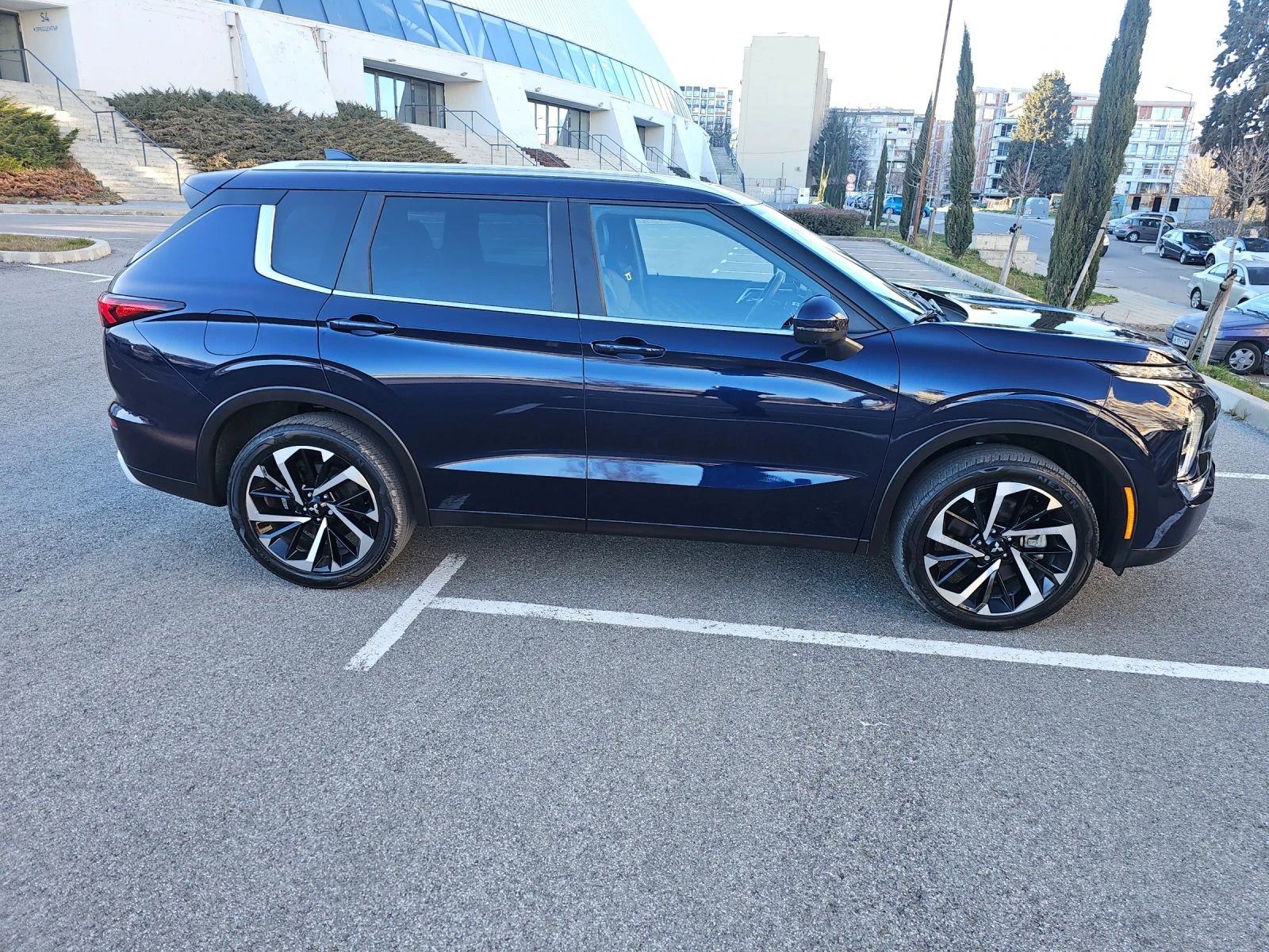 Mitsubishi Outlander SE, снимка 3 - Автомобили и джипове - 53786727