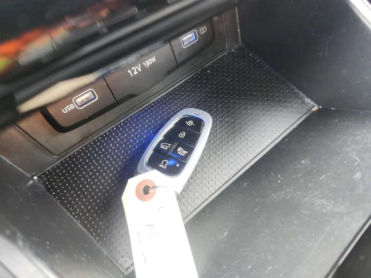 Hyundai Tucson Luxury /CARFAX /Панорама/Подгрев/+ Гуми, снимка 8 - Автомобили и джипове - 53804616