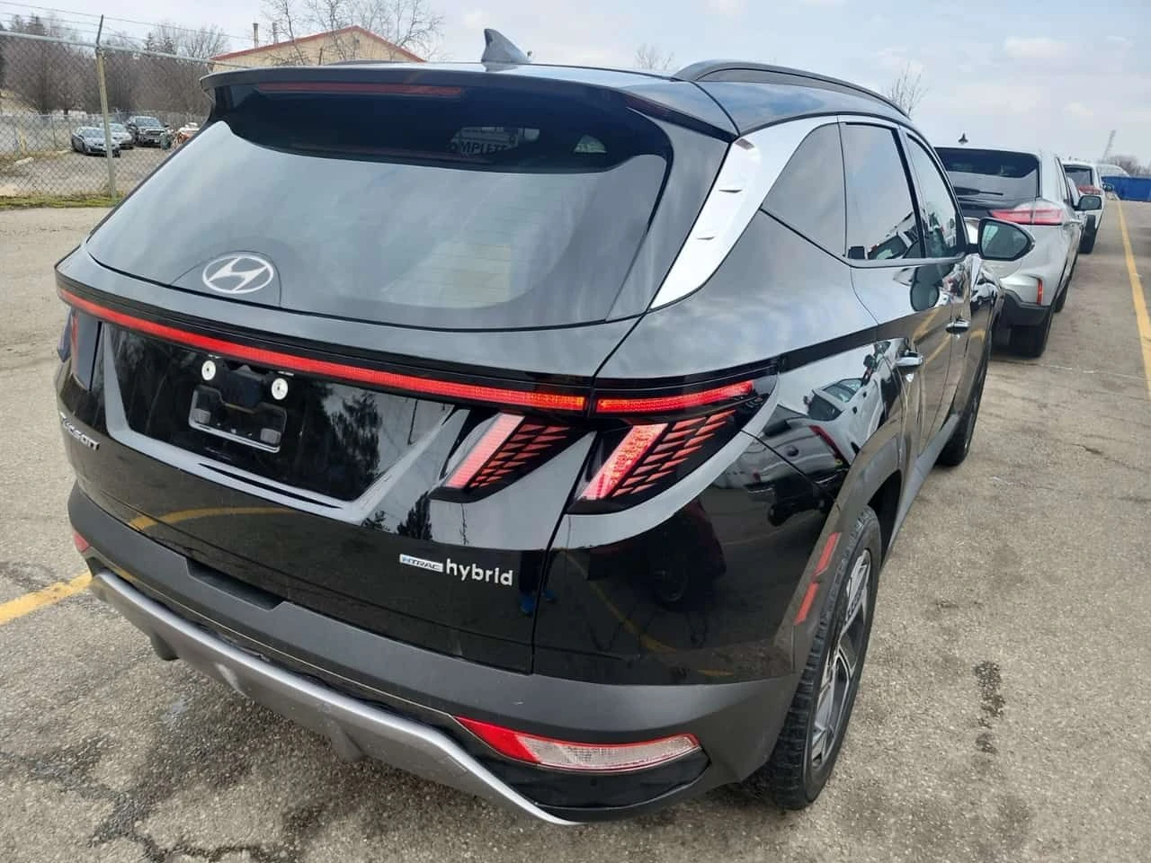 Hyundai Tucson Luxury /CARFAX /Панорама/Подгрев/+ Гуми, снимка 3 - Автомобили и джипове - 53804616