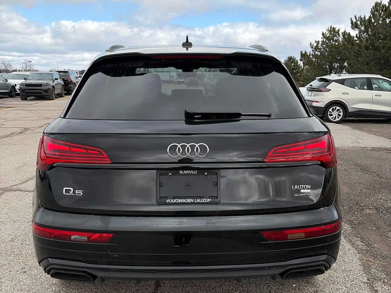 Audi Q5 BLACK OPTIC / DISTRONIC / 360 / АВТОСКРЕДИТ , снимка 4 - Автомобили и джипове - 55054289