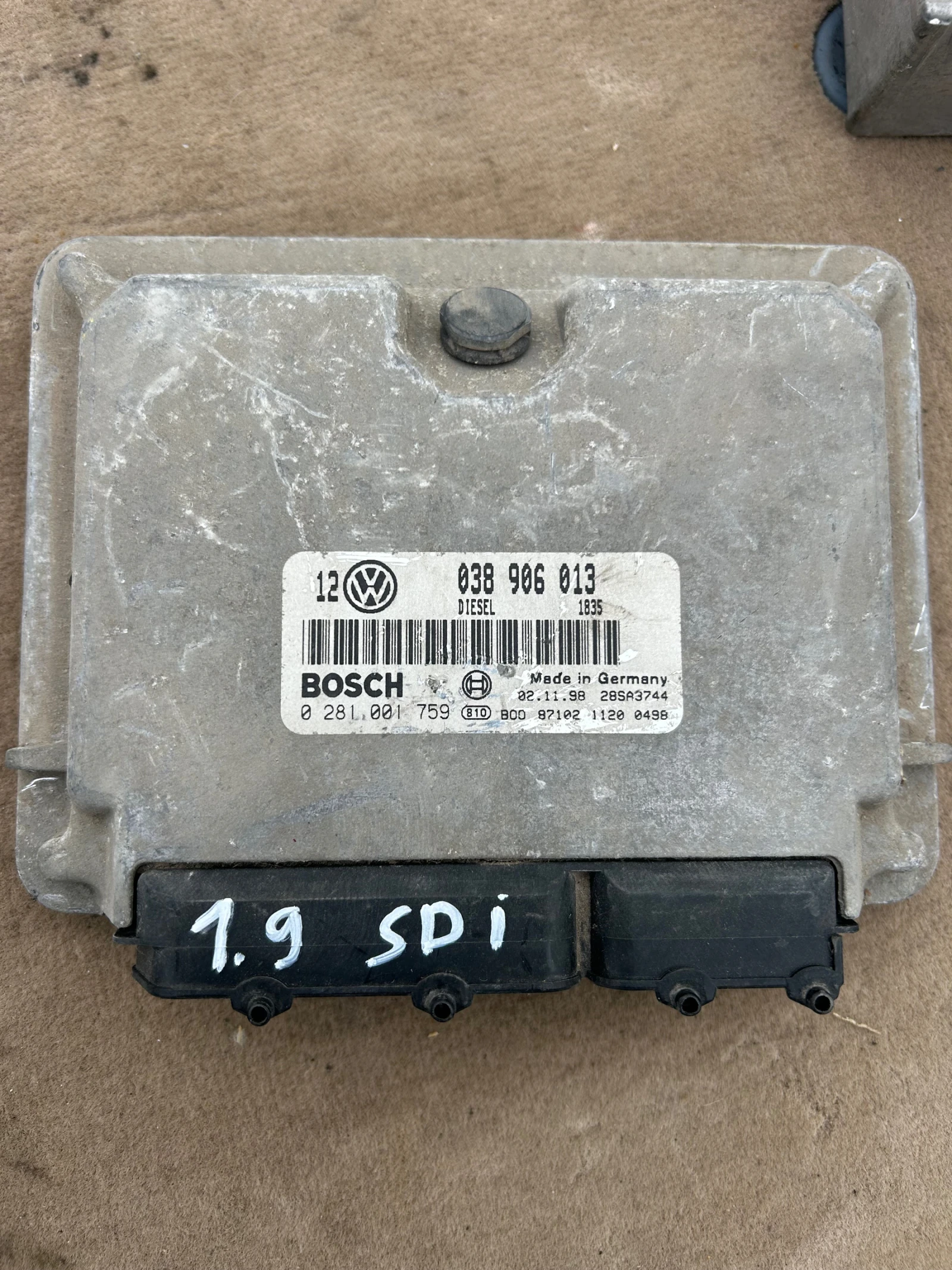 038906013 компютър двигател VOLKSWAGEN GOLF SKODA 1.9SDI 0281001759