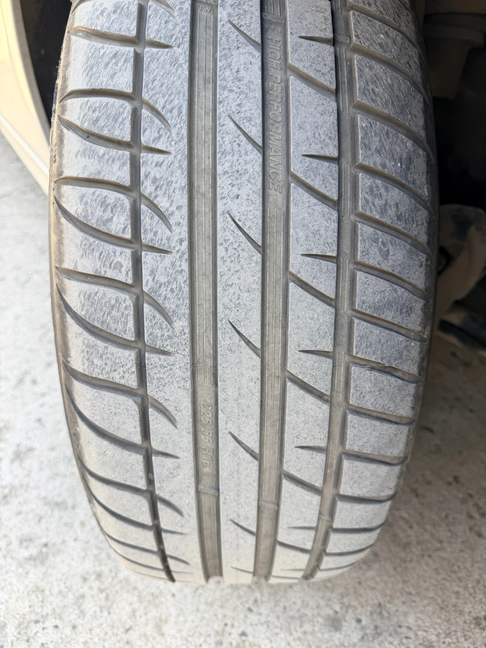 Гуми с джанти Tigar 225/55R16, снимка 2 - Гуми и джанти - 54344356