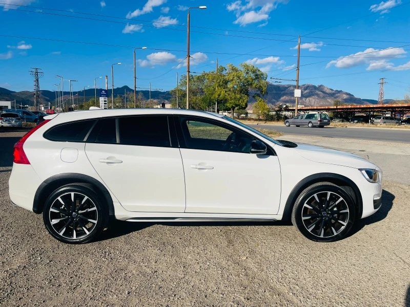 Volvo V60 Cross Country 2500 T5 AWD 254к.с Внос от Швейцария, снимка 4 - Автомобили и джипове - 42940809