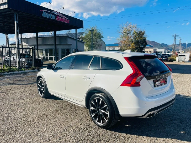 Volvo V60 Cross Country 2500 T5 AWD 254к.с Внос от Швейцария, снимка 8 - Автомобили и джипове - 42940809