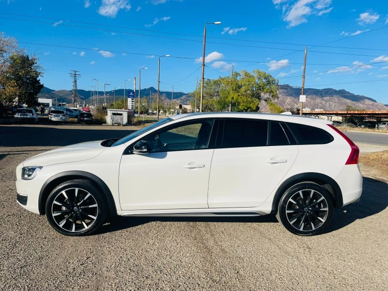 Volvo V60 Cross Country 2500 T5 AWD 254к.с Внос от Швейцария, снимка 6 - Автомобили и джипове - 42940809