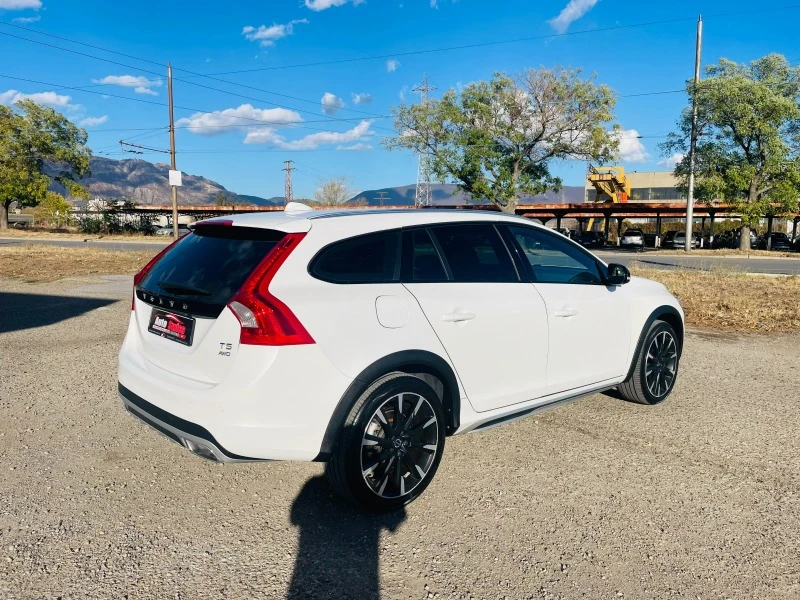 Volvo V60 Cross Country 2500 T5 AWD 254к.с Внос от Швейцария, снимка 7 - Автомобили и джипове - 42940809