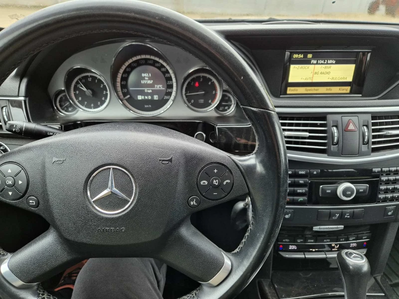 Mercedes-Benz E 220 BlueEfficiency, снимка 8 - Автомобили и джипове - 47953693