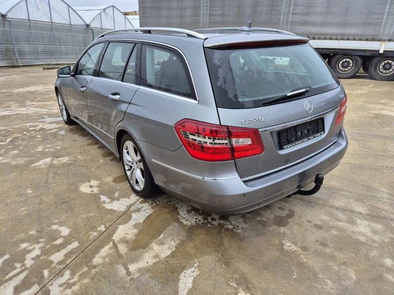 Mercedes-Benz E 220 BlueEfficiency, снимка 4 - Автомобили и джипове - 47953693