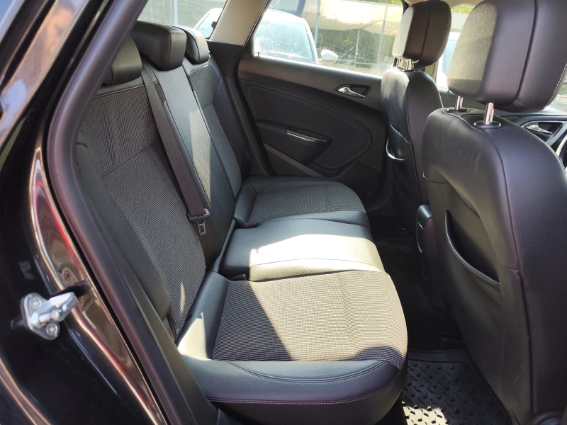 Opel Astra 1.7CDTi* SPORTS TOURER* EURO5A* КЛИМАТРОНИК* , снимка 10 - Автомобили и джипове - 51698724