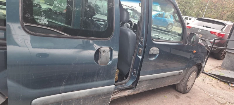 Renault Kangoo Газ- бензин, снимка 4 - Автомобили и джипове - 52018649