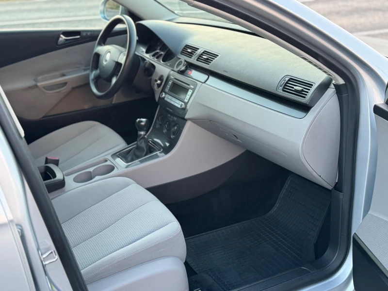 VW Passat 1.6i* 102кс* Германия* Оригинал* Климатик* , снимка 11 - Автомобили и джипове - 52081061