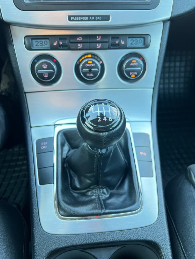 VW Passat 2.0 tdi, снимка 9 - Автомобили и джипове - 53088038
