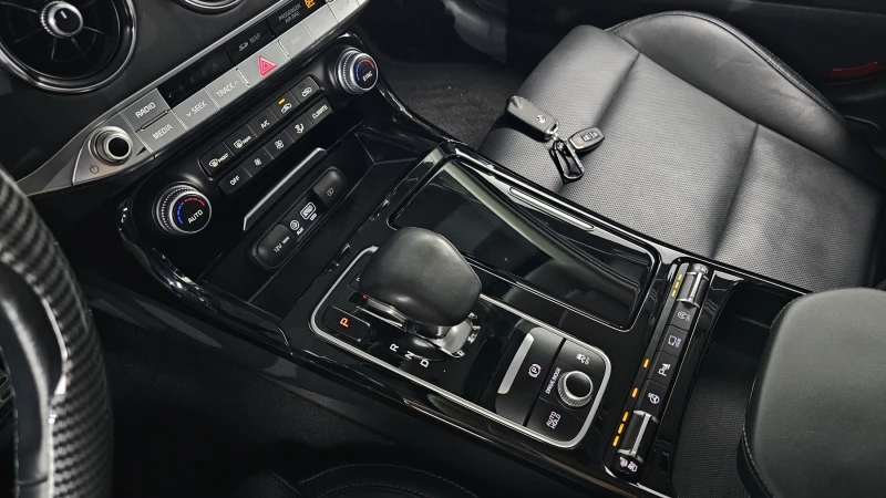 Kia Stinger 3.3 TURBO 2WD / УНИКАТ !!!, снимка 14 - Автомобили и джипове - 53497124