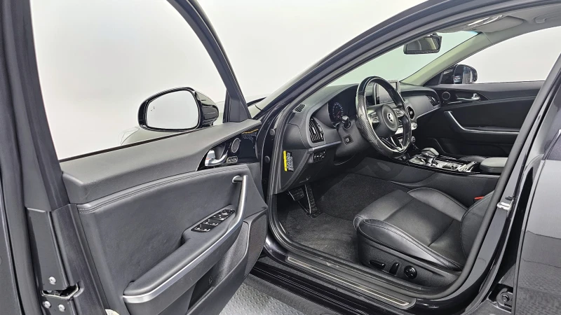 Kia Stinger 3.3 TURBO 2WD / УНИКАТ !!!, снимка 6 - Автомобили и джипове - 53497124