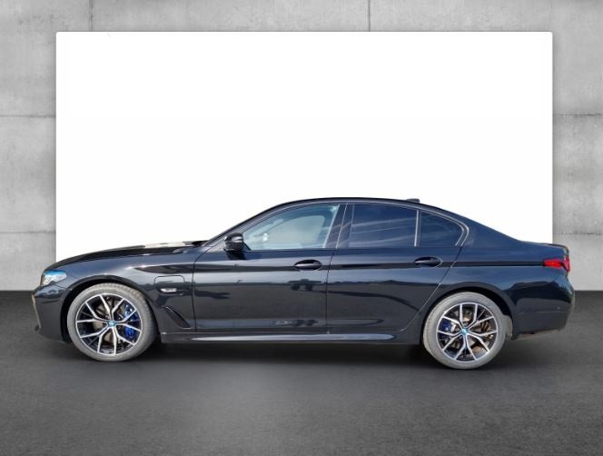 BMW 530 e Plug-in Hybrid xDrive M Sport, снимка 4 - Автомобили и джипове - 46116639