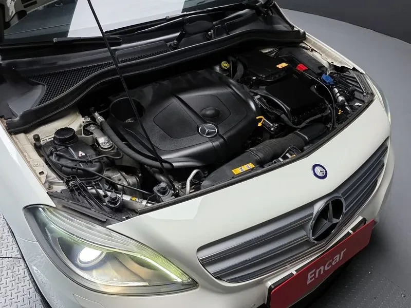 Mercedes-Benz B 200 2.0, снимка 6 - Автомобили и джипове - 54278335