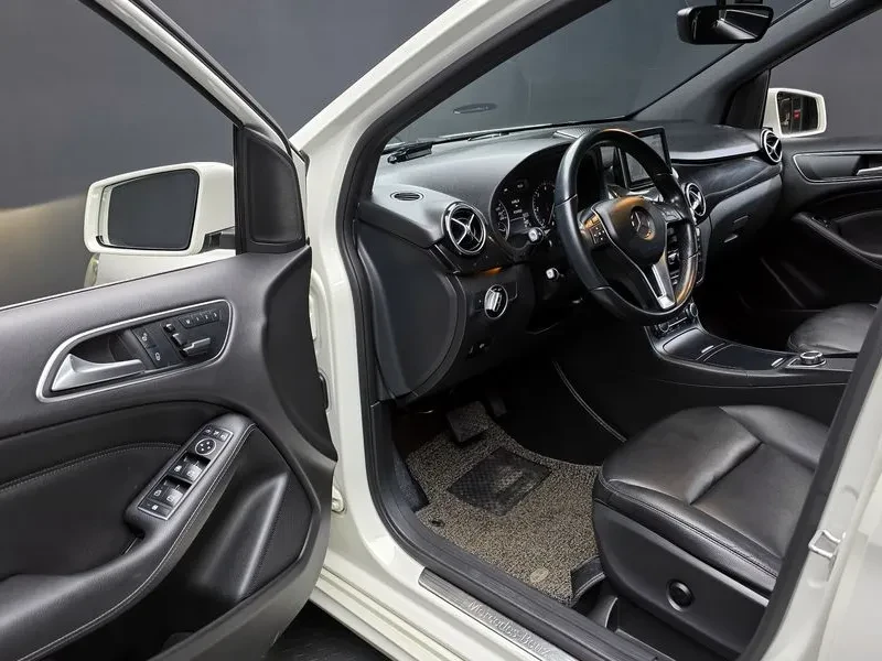 Mercedes-Benz B 200 2.0, снимка 11 - Автомобили и джипове - 54278335